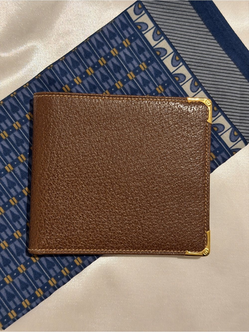 Gucci Slim Brown Leather Men’s Wallet with Gold Corner Accents